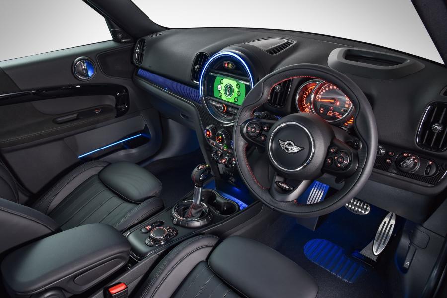 Интерьер Mini Cooper S Countryman ALL4 2017 года  (ZA) (фото 12 из 40)